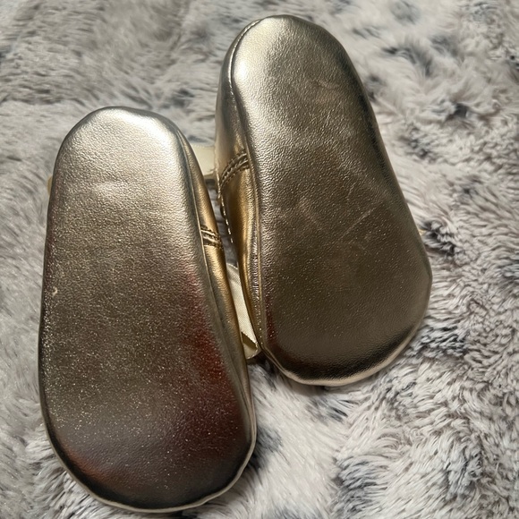 NWOT Gold baby ballerina slippers, size 2 - Picture 2 of 3